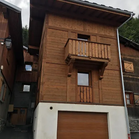 1300m Le Praz Le Freney Soluna شاليه *